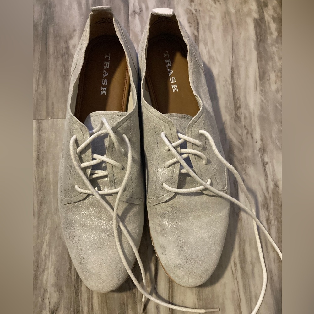 TRASK - Audrey Lace Derby - light metallic silver - 10M - Like new!